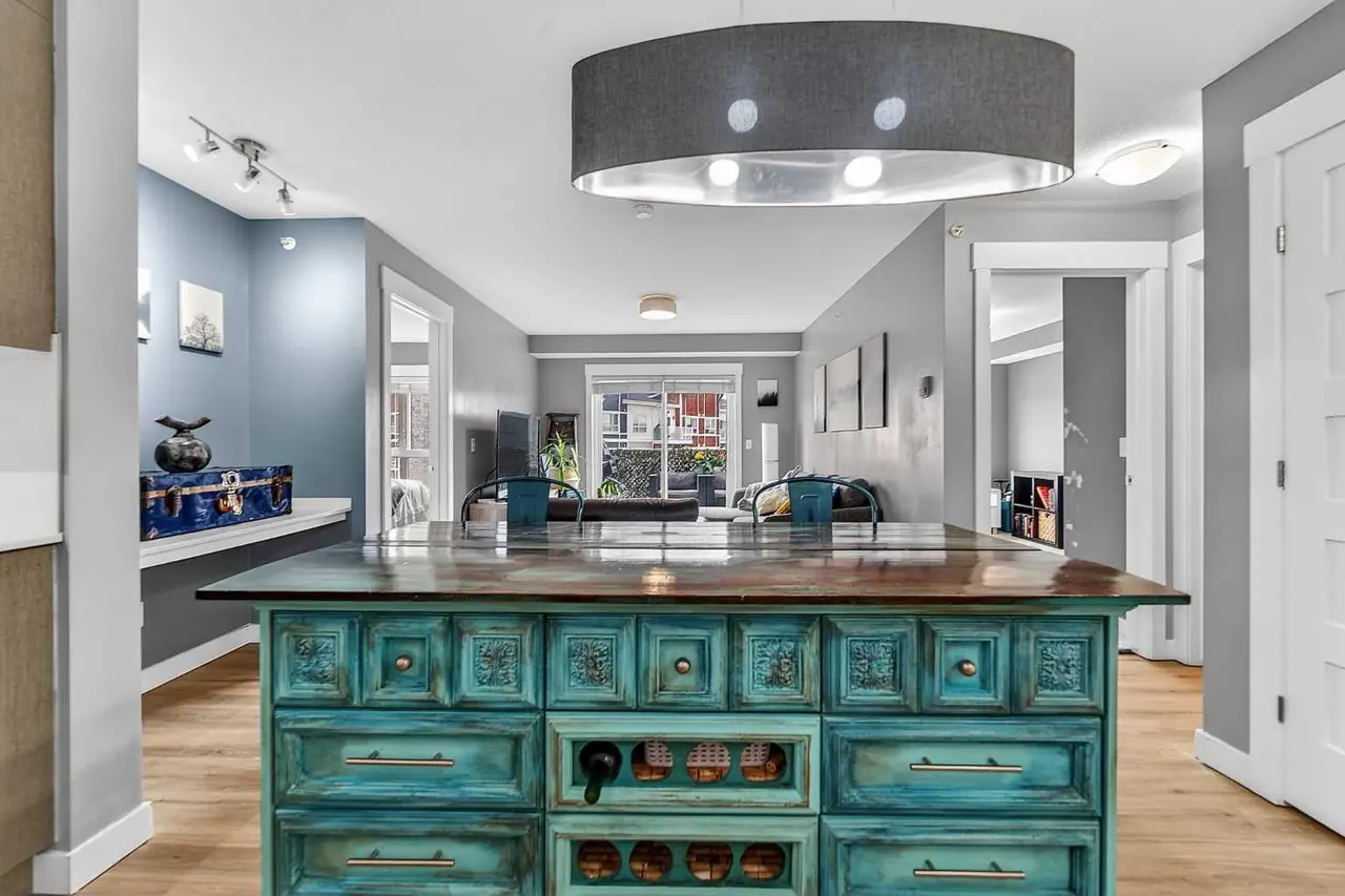 3411, 302 Skyview Ranch Drive NE