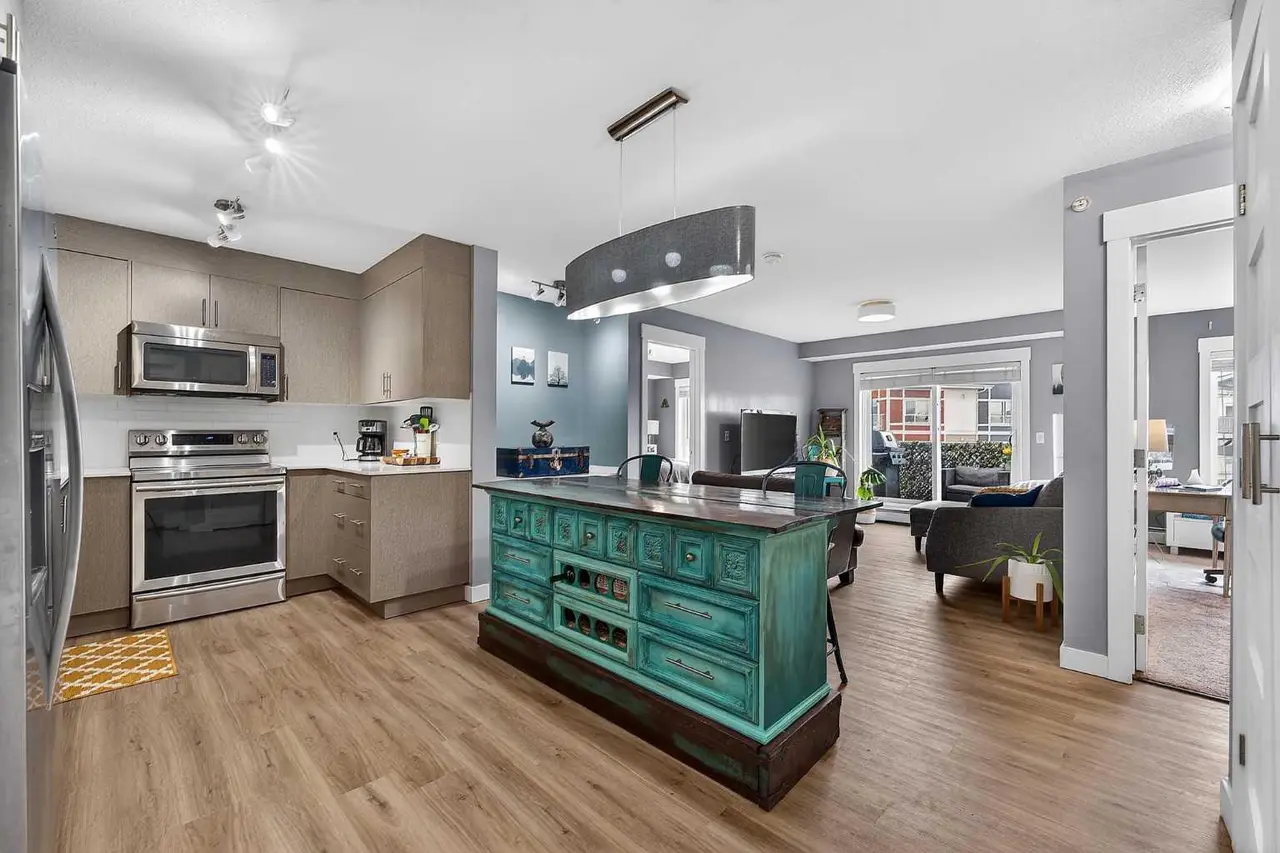 3411, 302 Skyview Ranch Drive NE