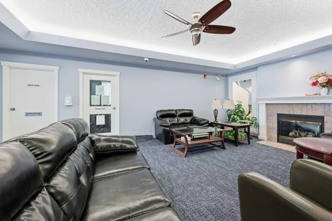 439, 165 Manora Place NE