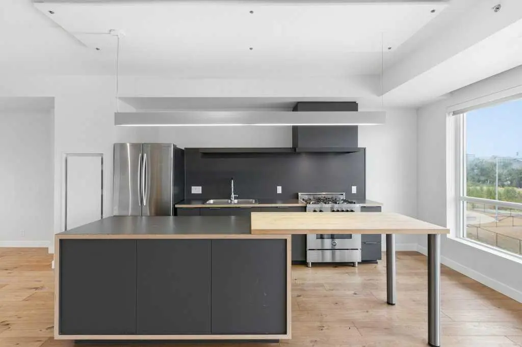 421, 63 Inglewood Park SE