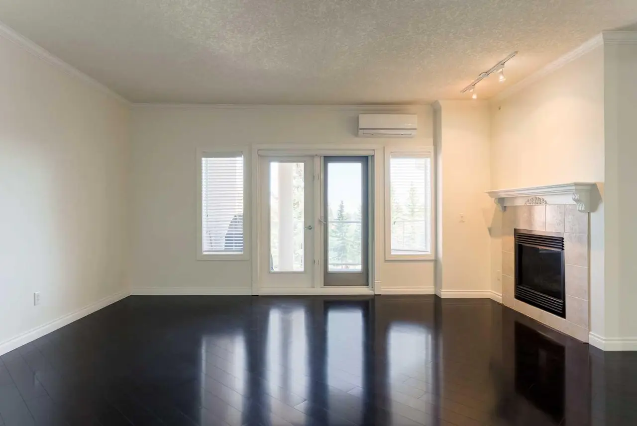 205, 200 Patina Court SW