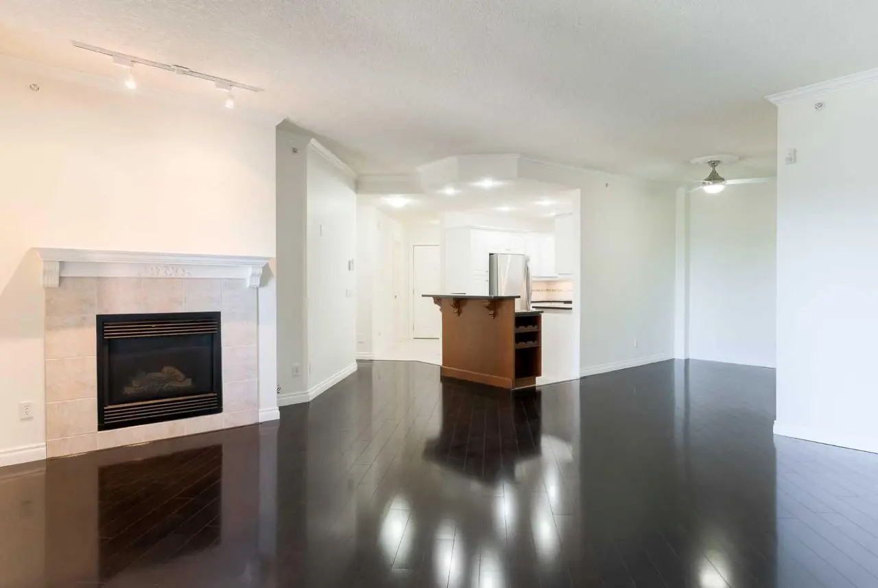 205, 200 Patina Court SW