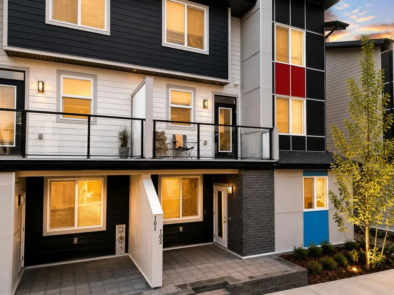 102, 130 Redstone Walk NE