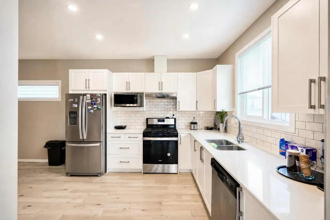 102, 130 Redstone Walk NE