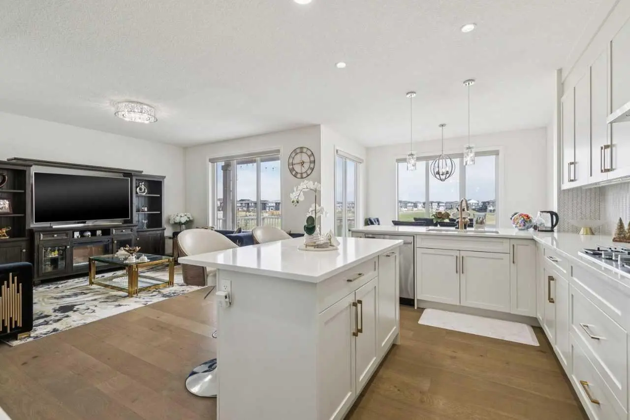 375 Corner Meadows Avenue NE
