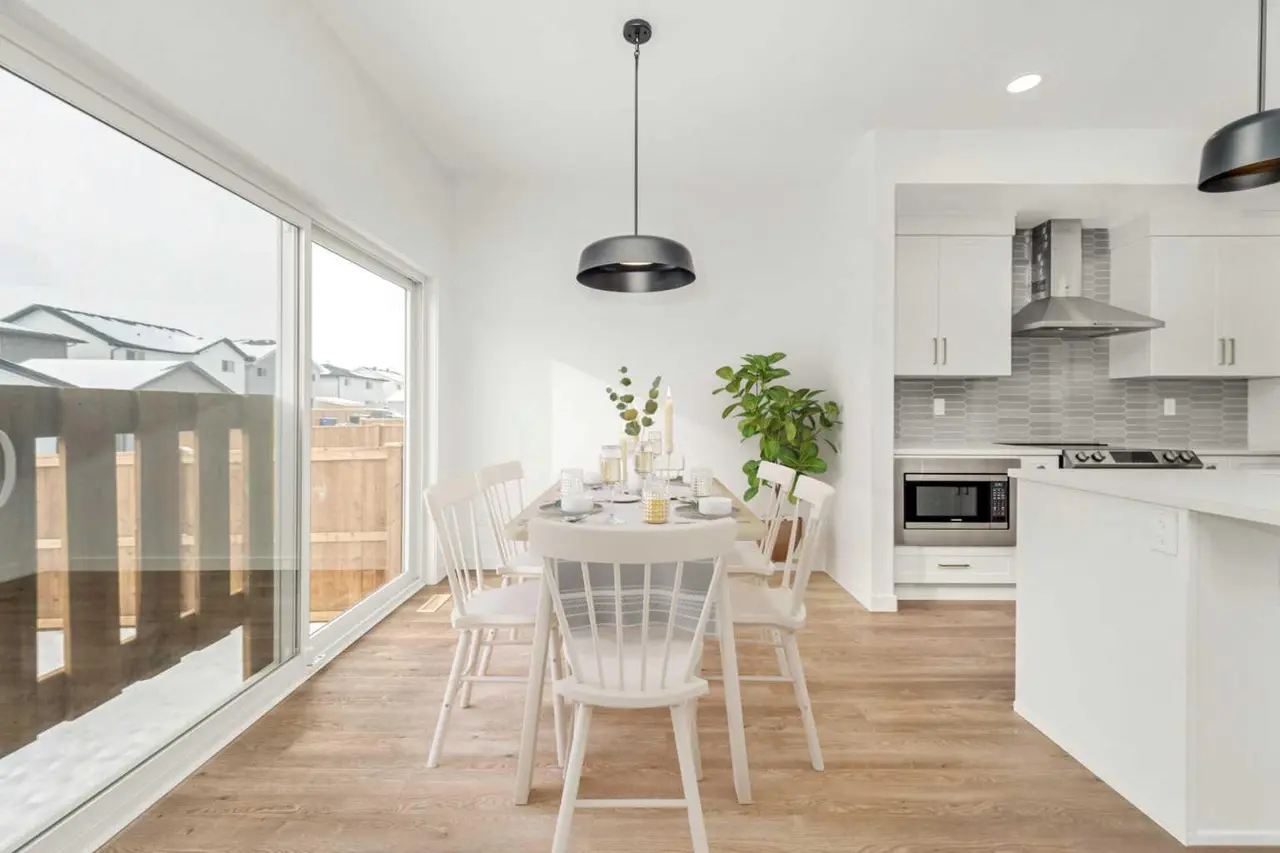 546 Malahat Green W