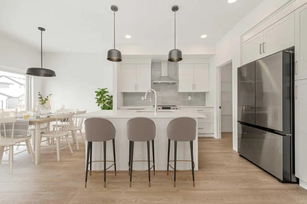 546 Malahat Green W
