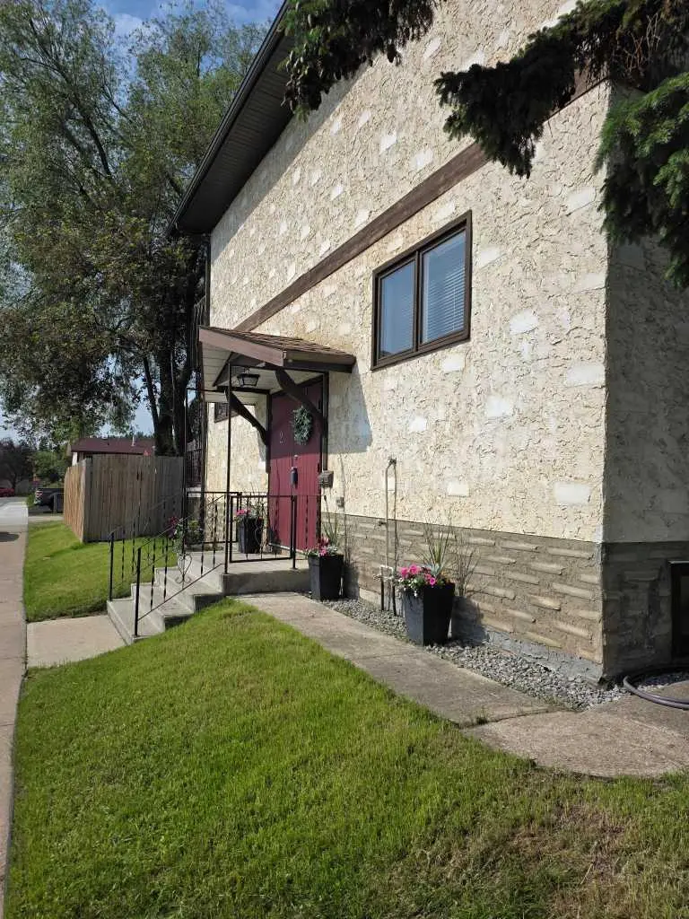 2 Nichols Crescent  
