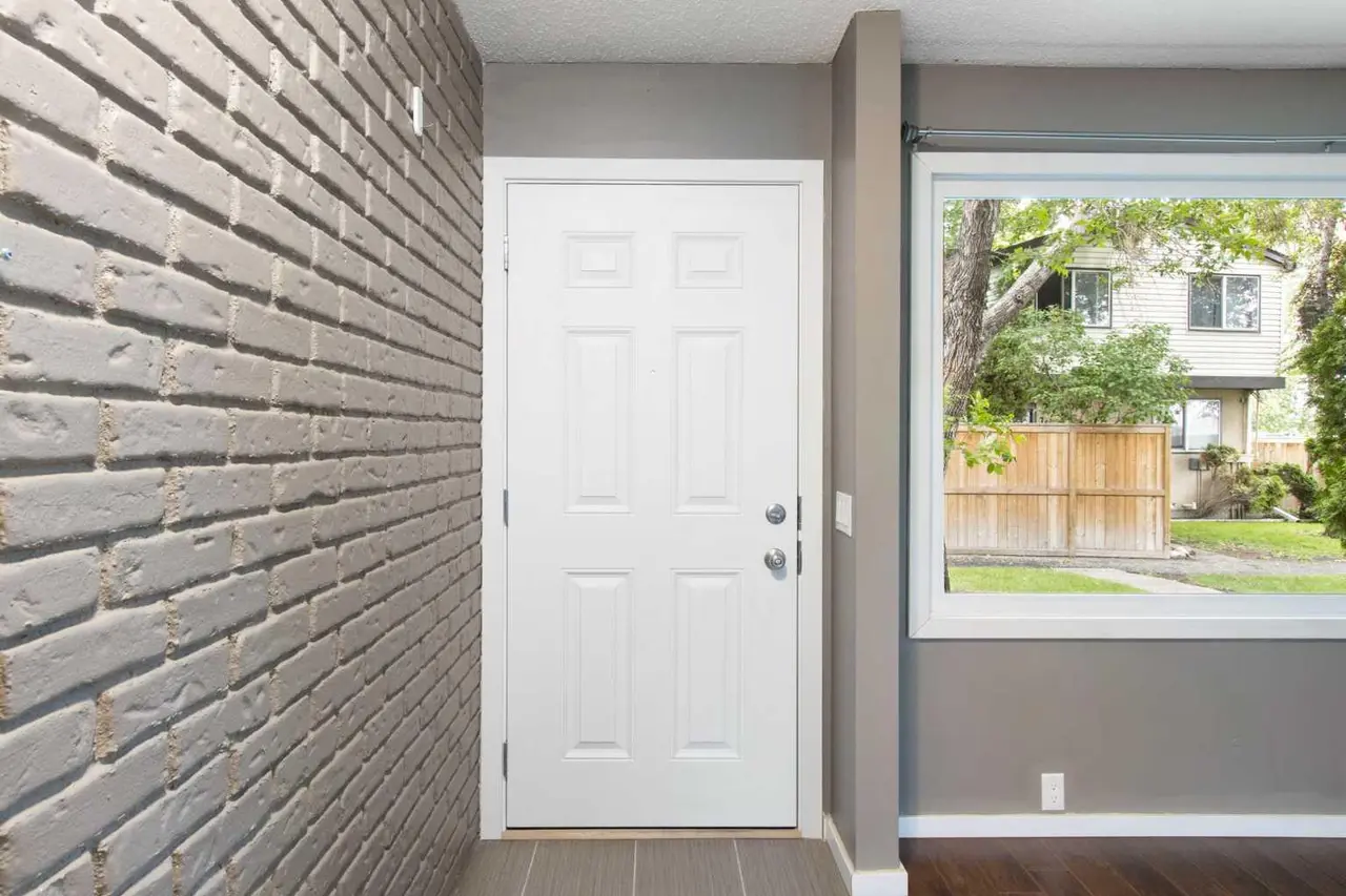92, 630 Sabrina Road SW