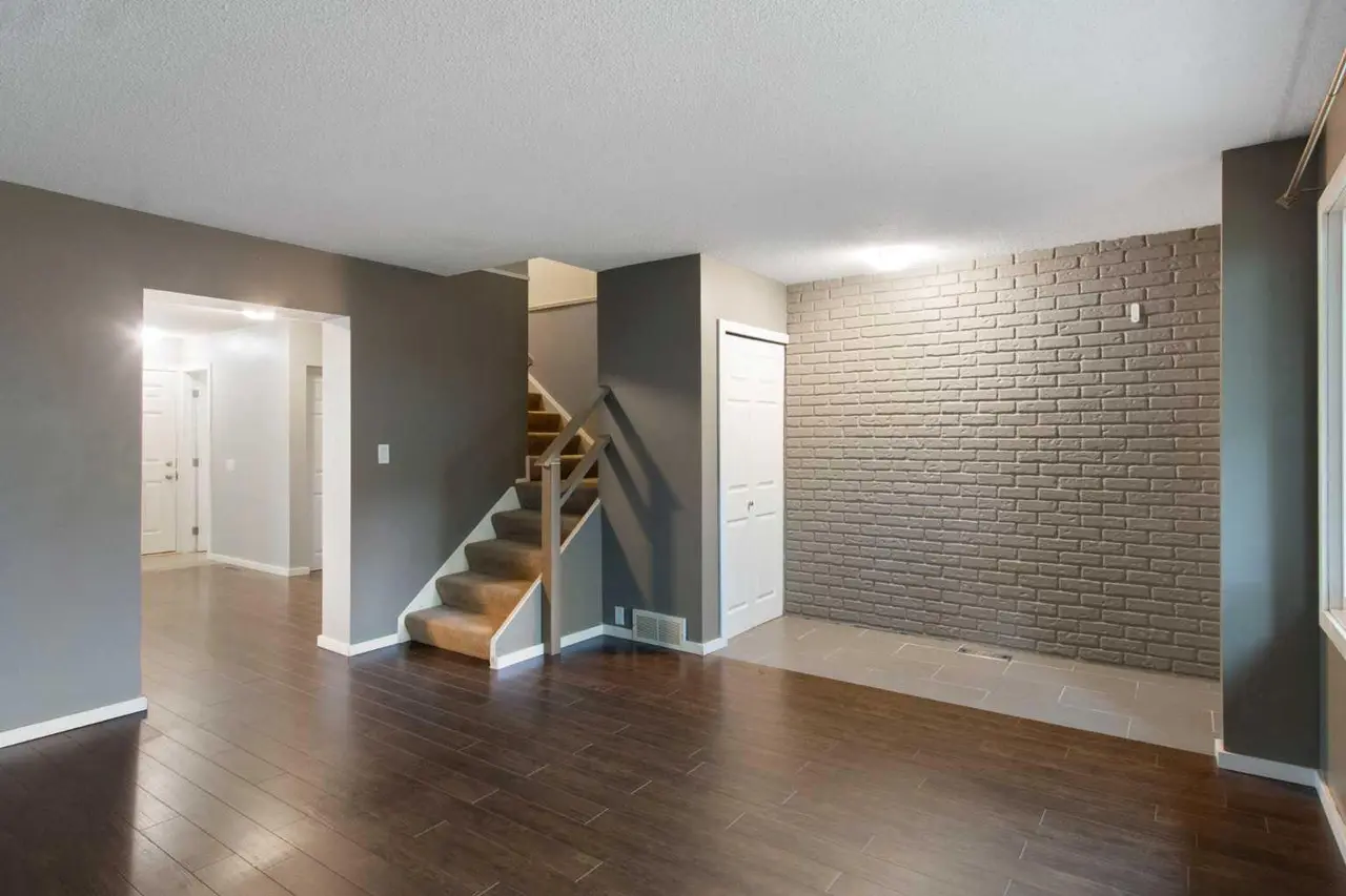 92, 630 Sabrina Road SW