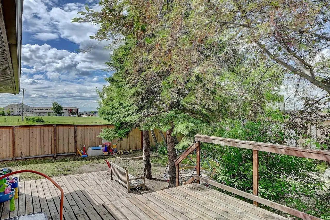 9624 Hillcrest Drive 