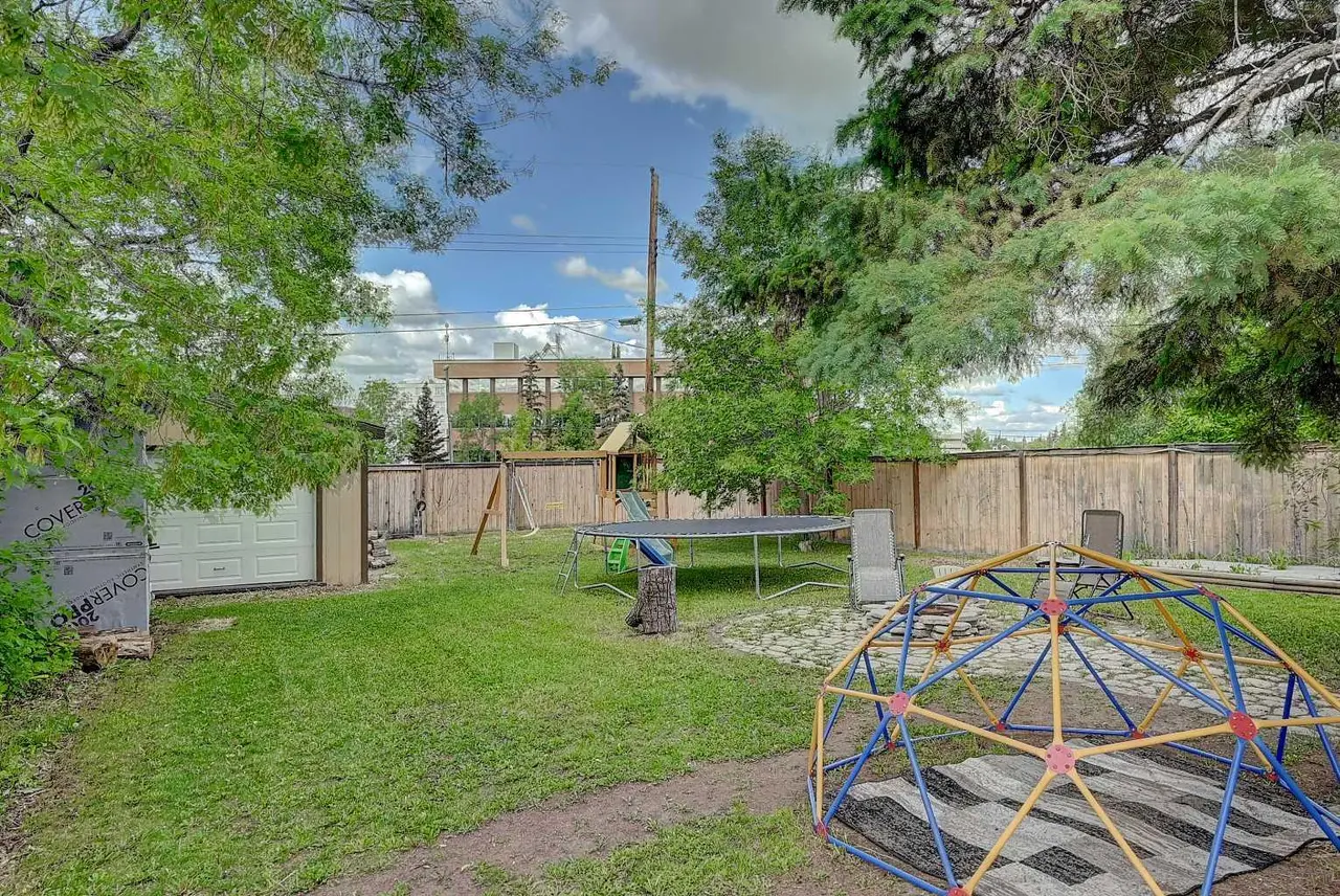9624 Hillcrest Drive 