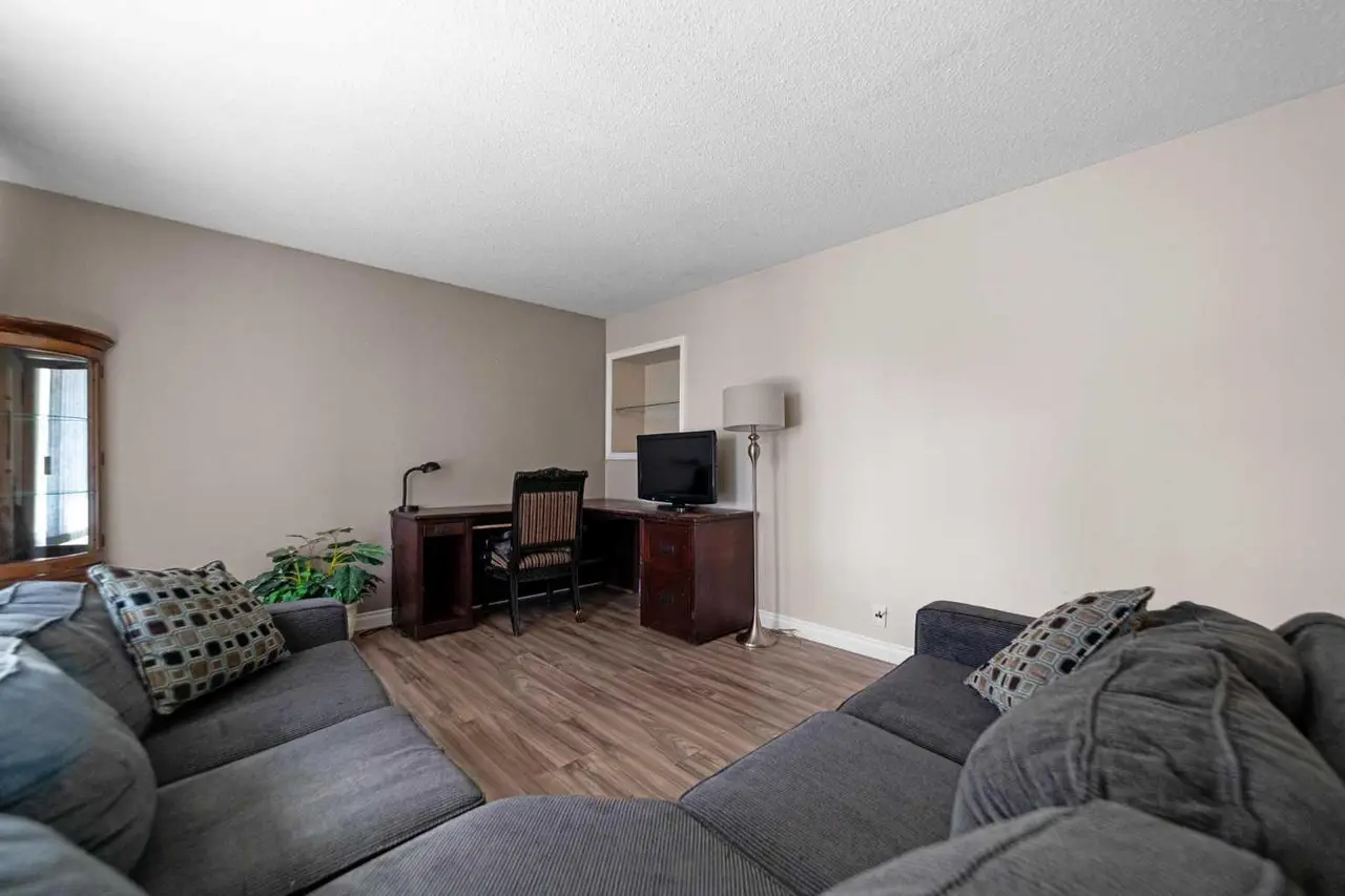 4206 60 Street Close 