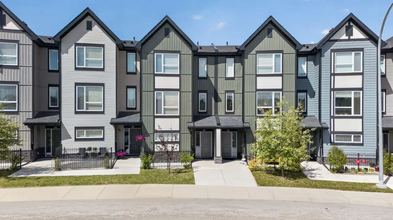 86 Evanscrest Manor NW