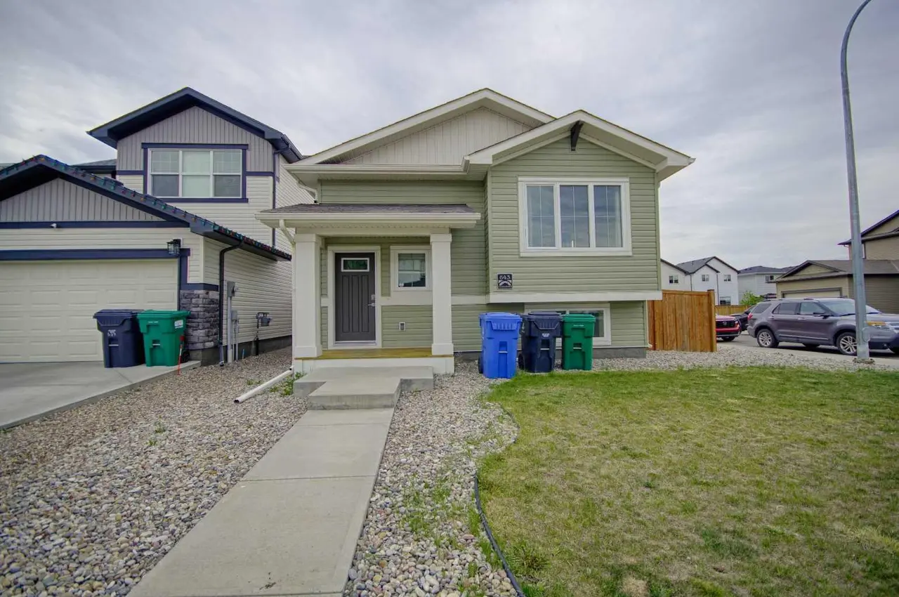 643 Moonlight Lane W