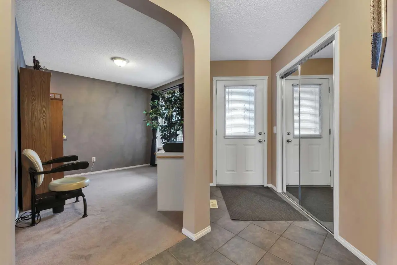 15 Saddletree Drive NE