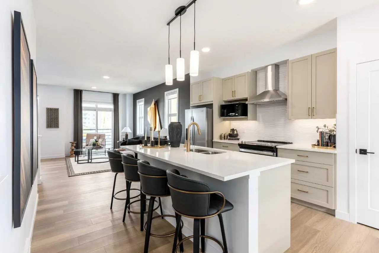 801, 437 Alpine Avenue SW
