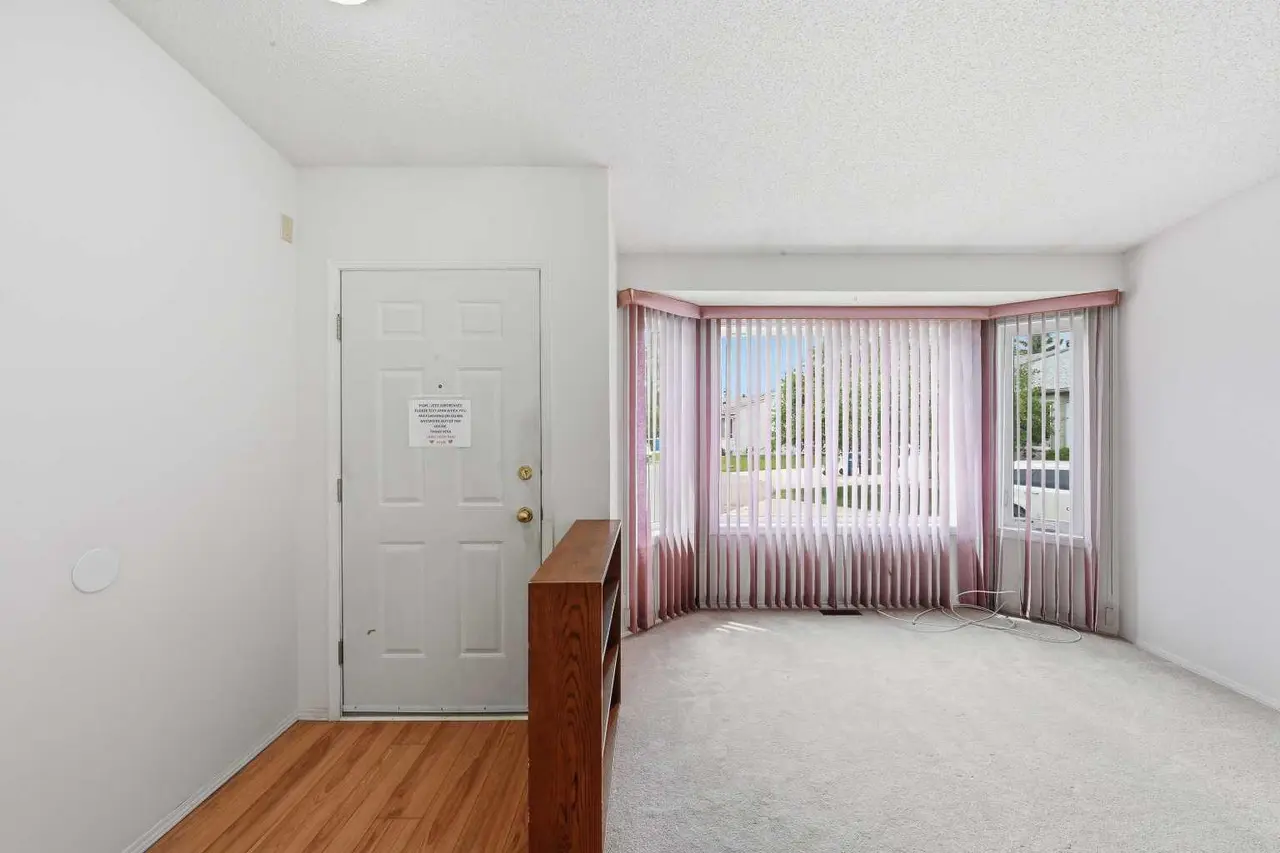 60 Rundlelawn Green NE