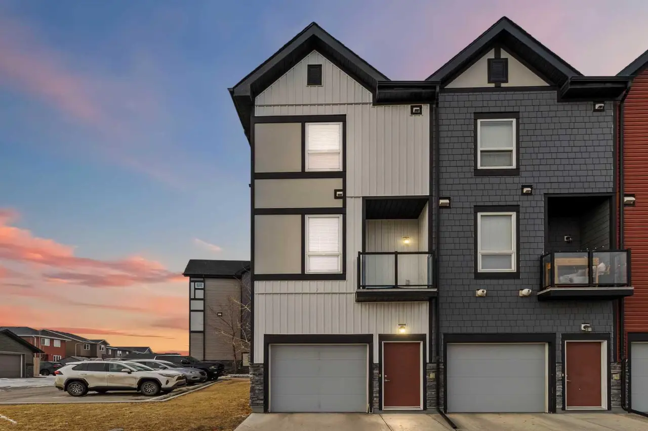 402, 11 Evanscrest Mews NW