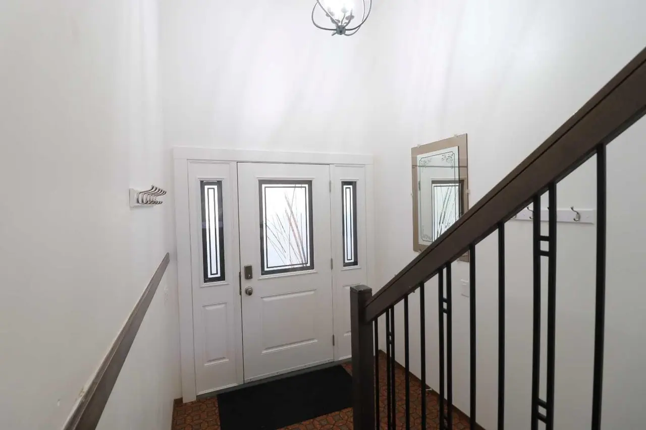 71 Chippewa Crescent W