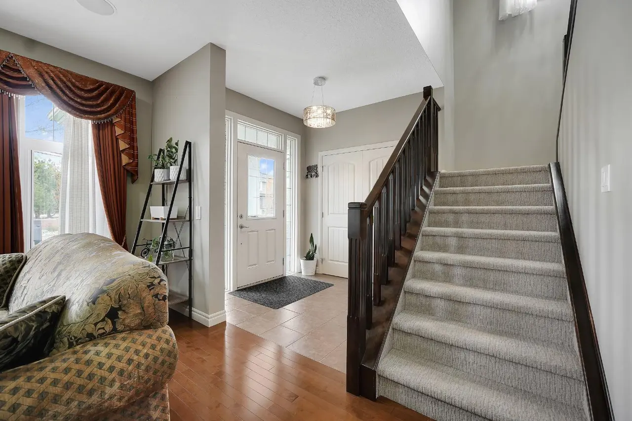 25 Redstone Path NE