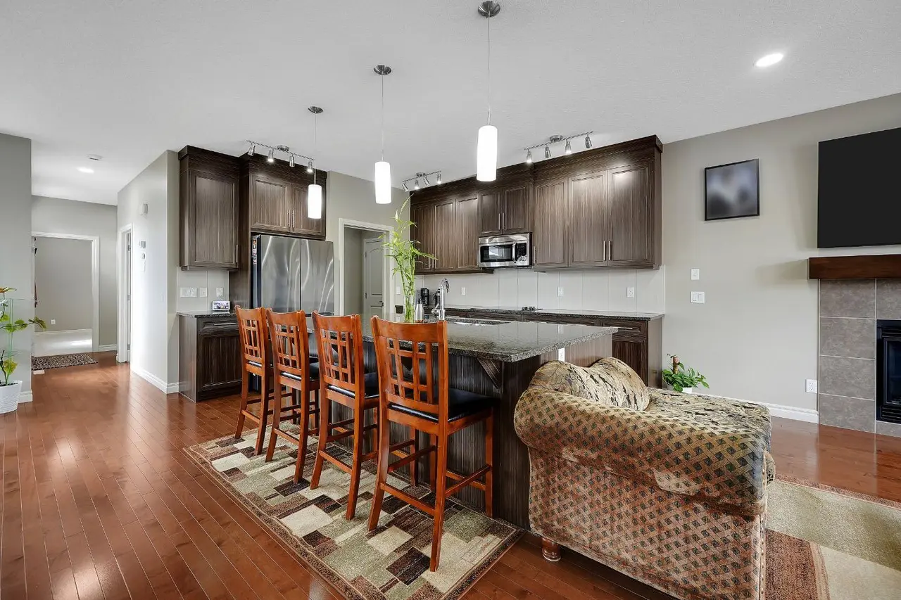 25 Redstone Path NE