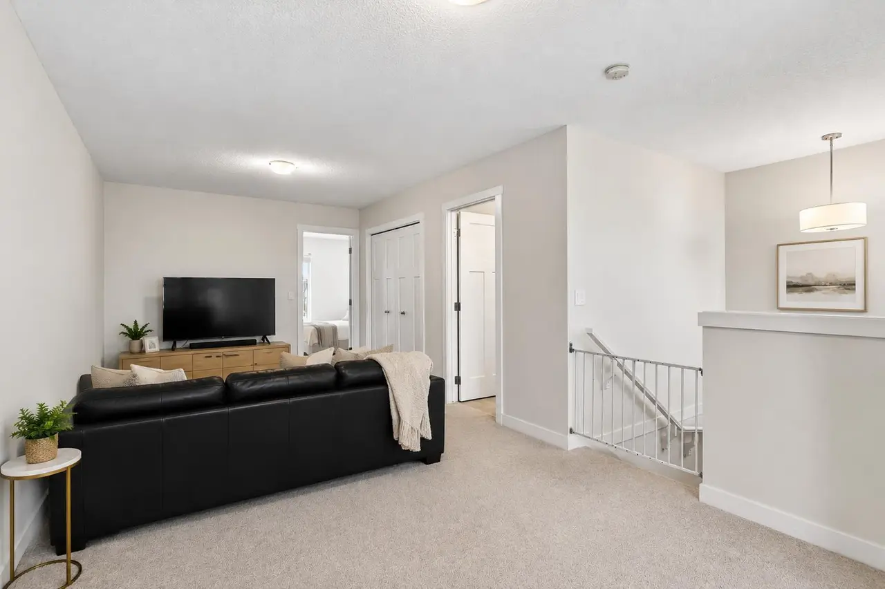 401 South Point Glen SW