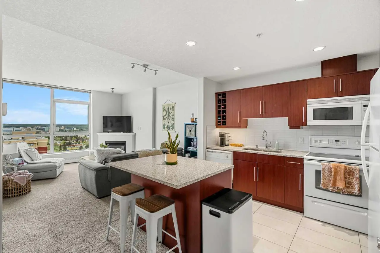 1808, 55 Spruce Place SW