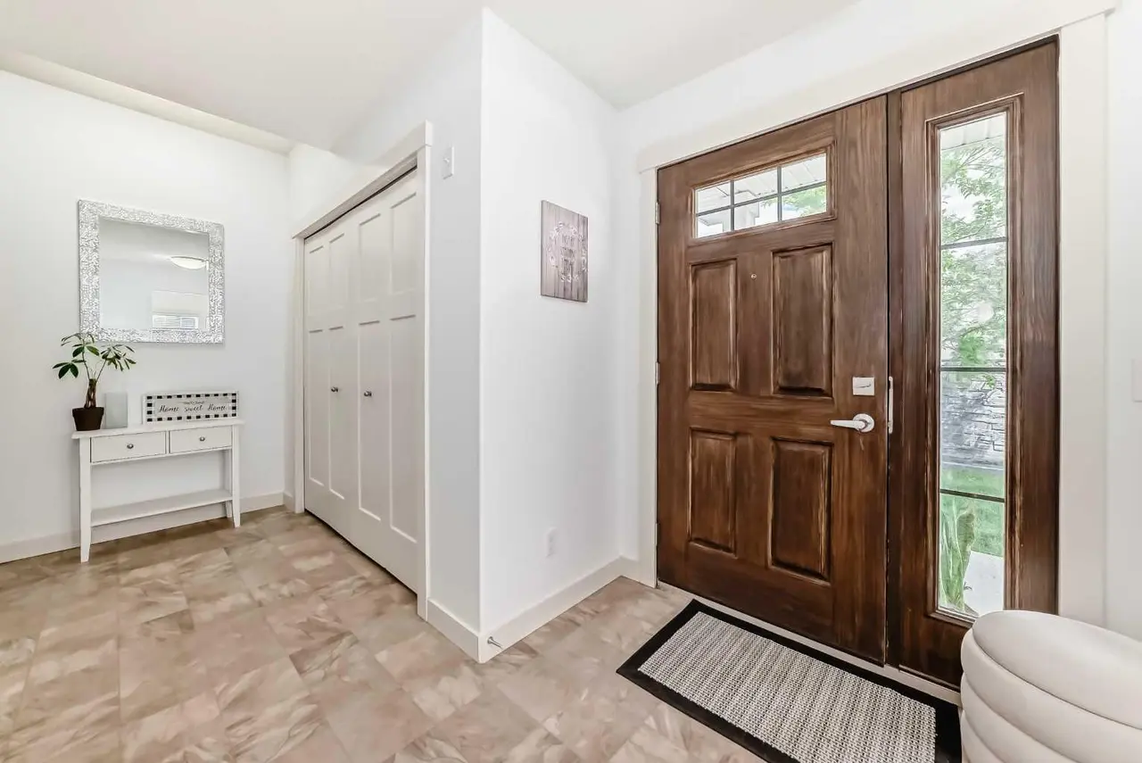 310 Skyview Ranch Grove NE