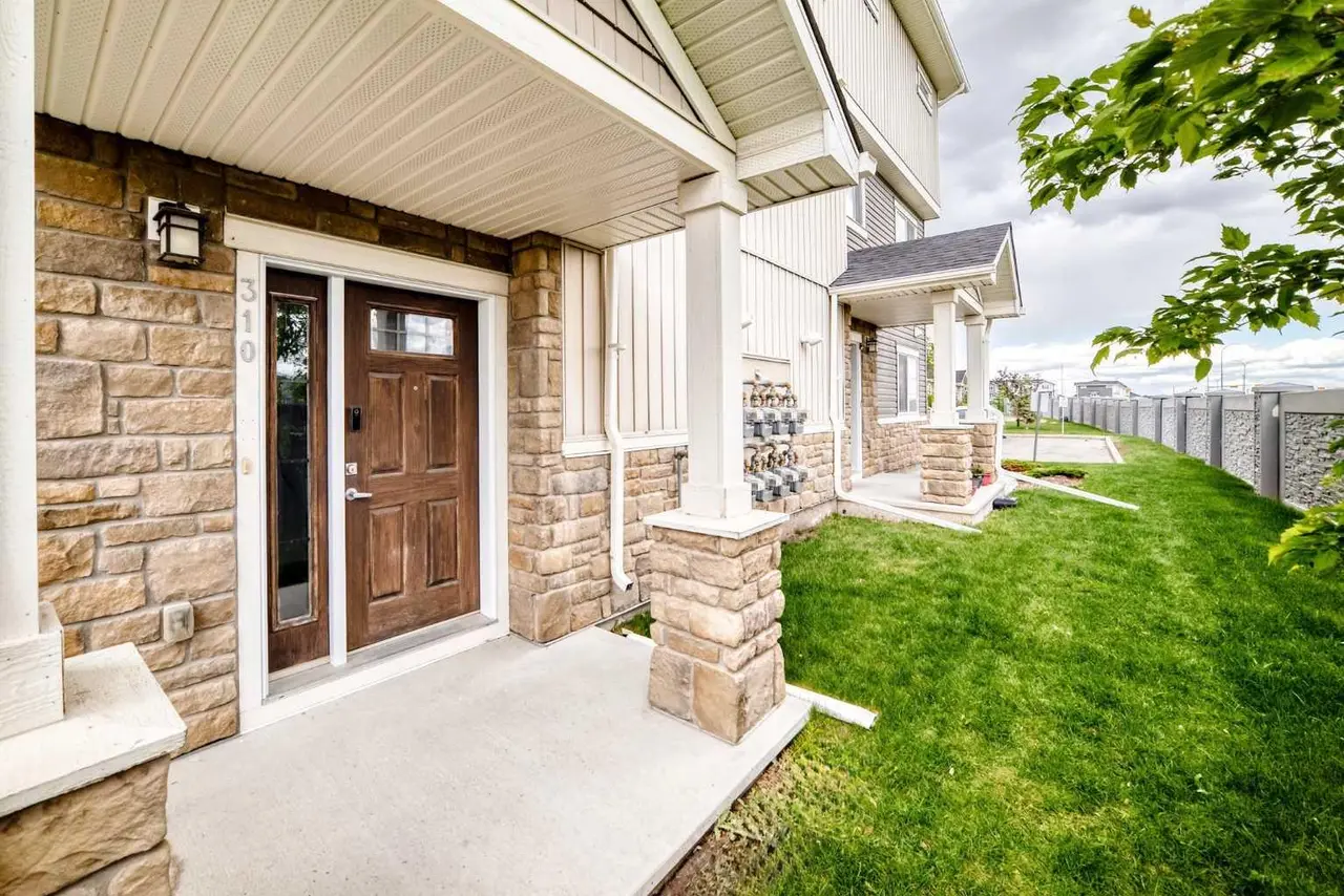 310 Skyview Ranch Grove NE