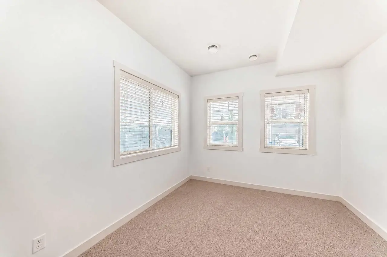310 Skyview Ranch Grove NE