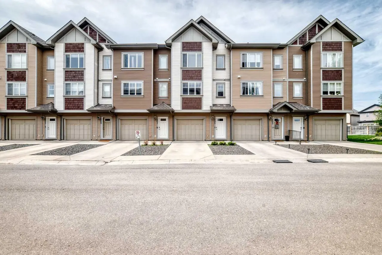 205 Copperpond Row SE