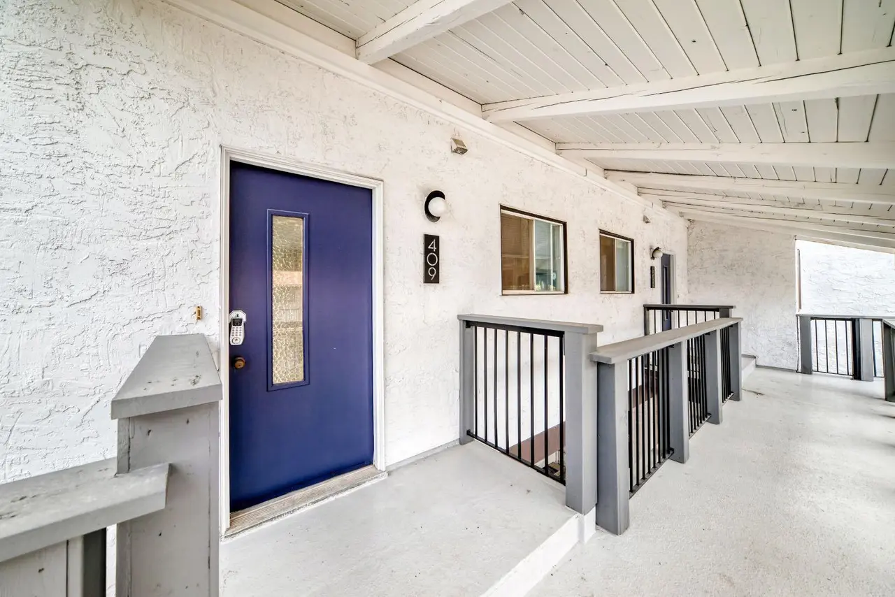 409, 2520 Palliser Drive SW
