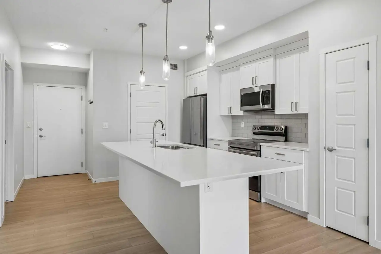 417, 80 Carrington Plaza NW
