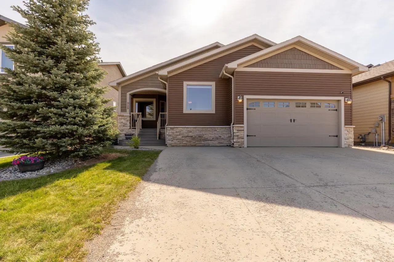 525 Edinburgh Road W