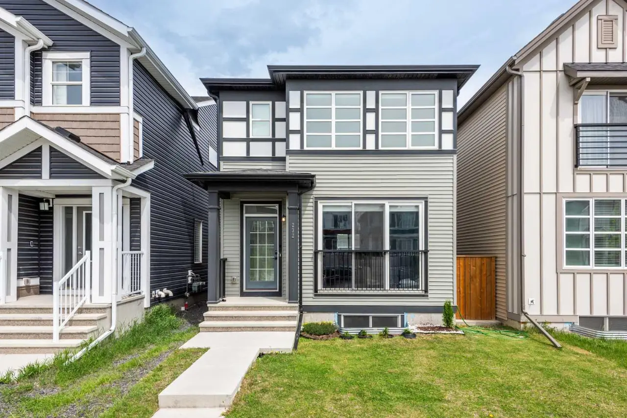 232 Walgrove Way  SE