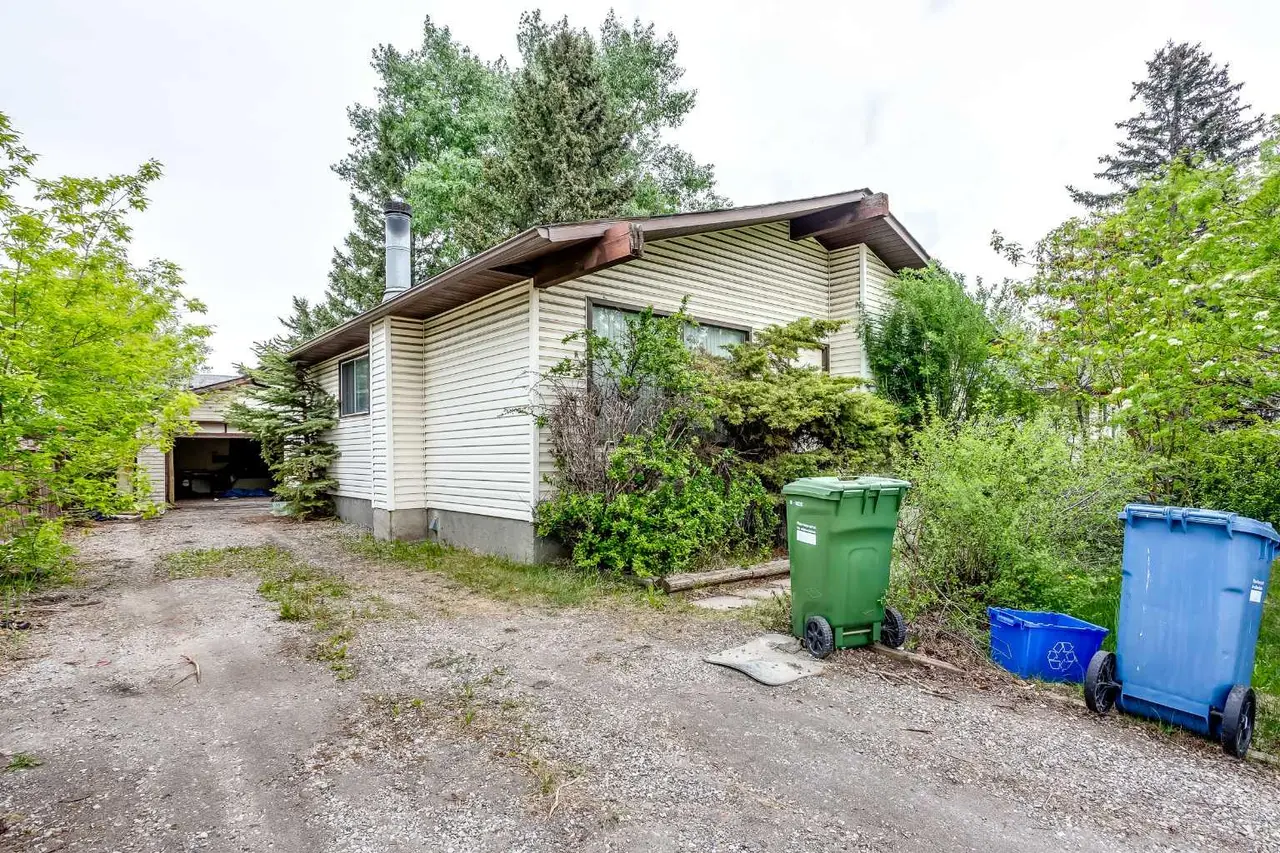 608 Aboyne Crescent NE