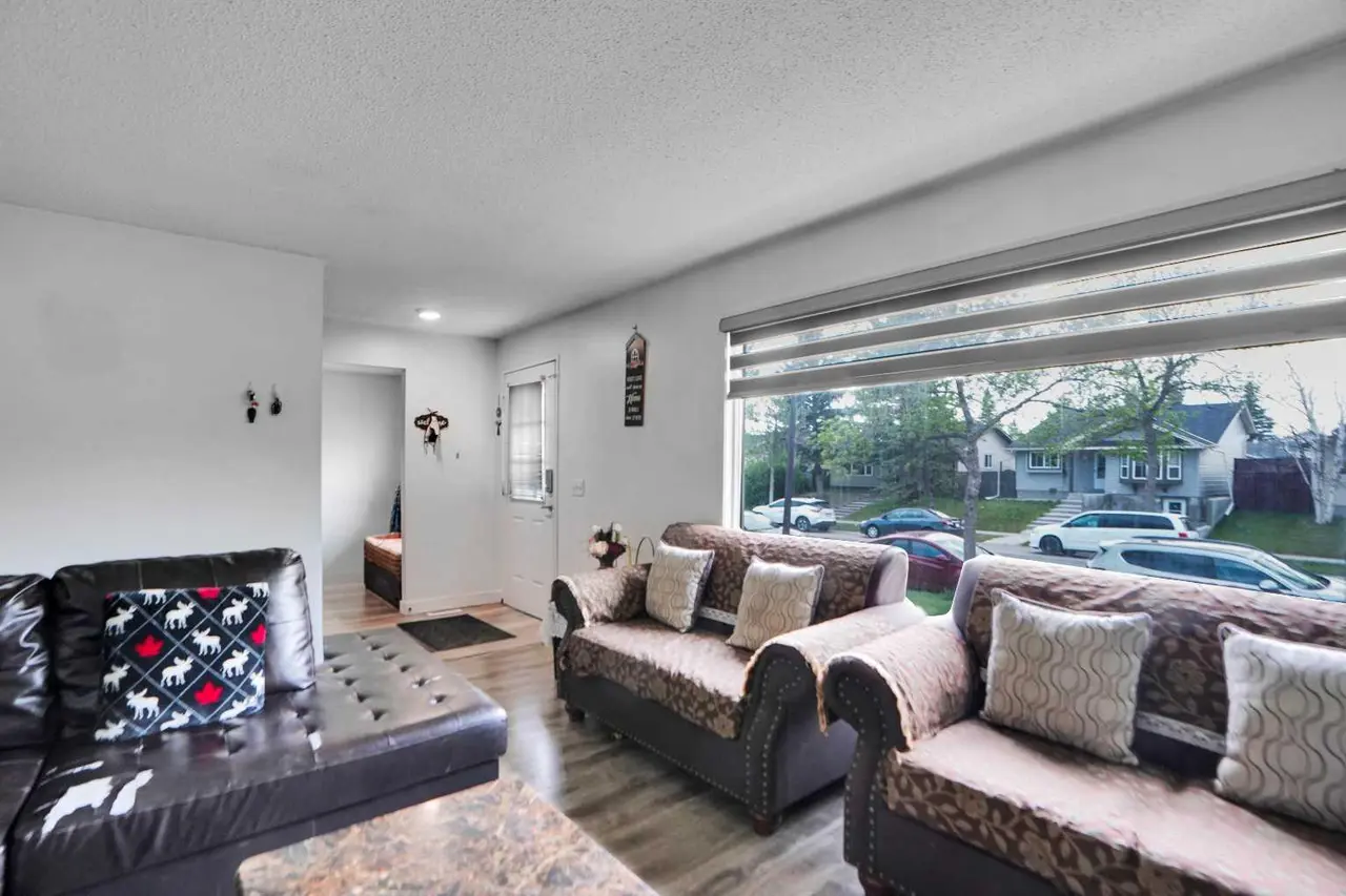 168 Castlebrook Drive NE