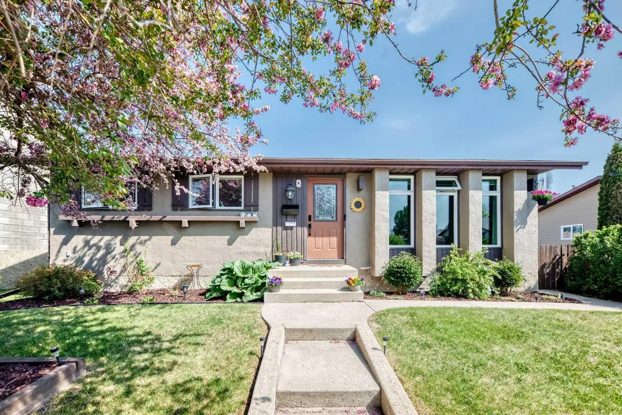 8 Haliburton Crescent