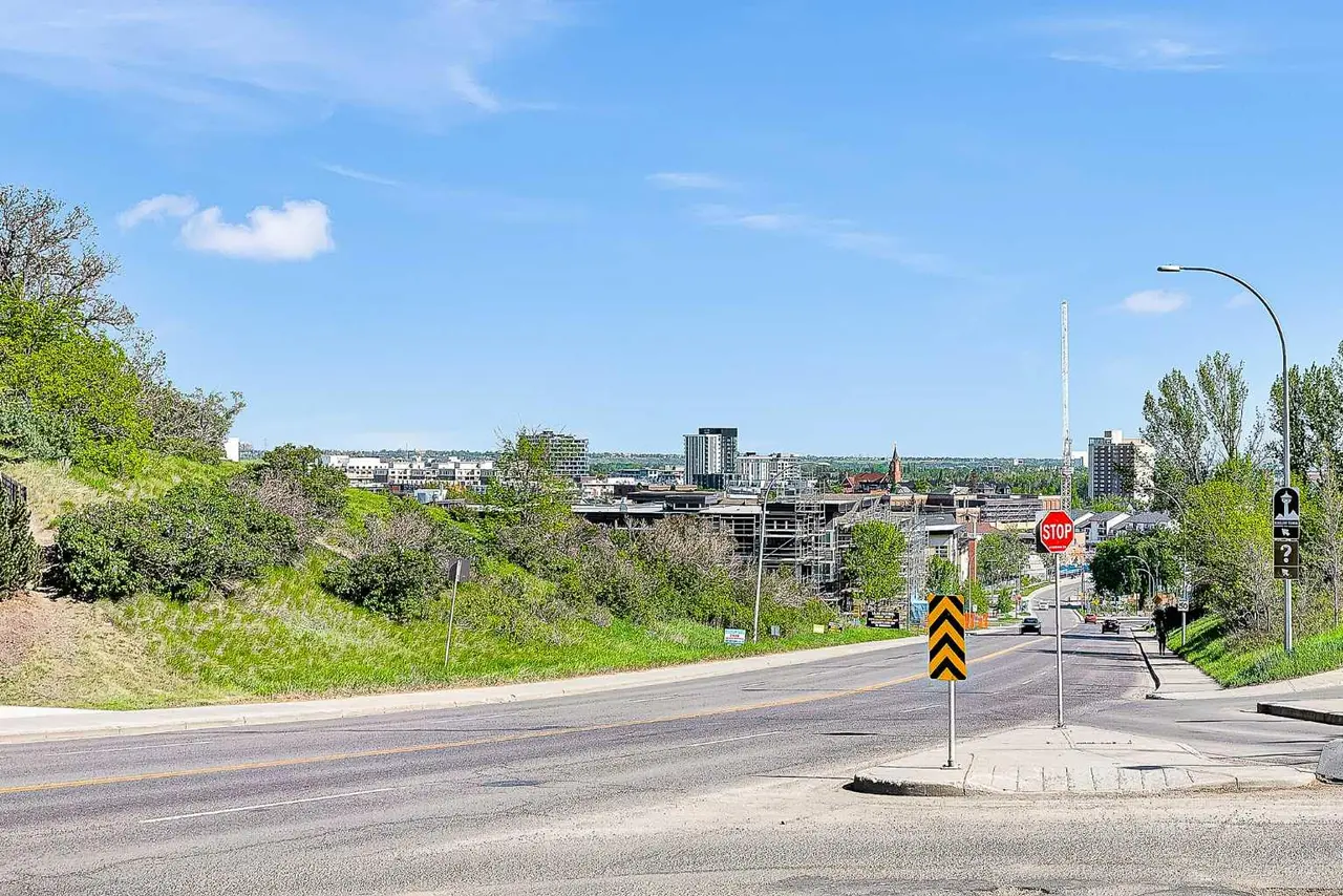 107, 611 Edmonton Trail NE
