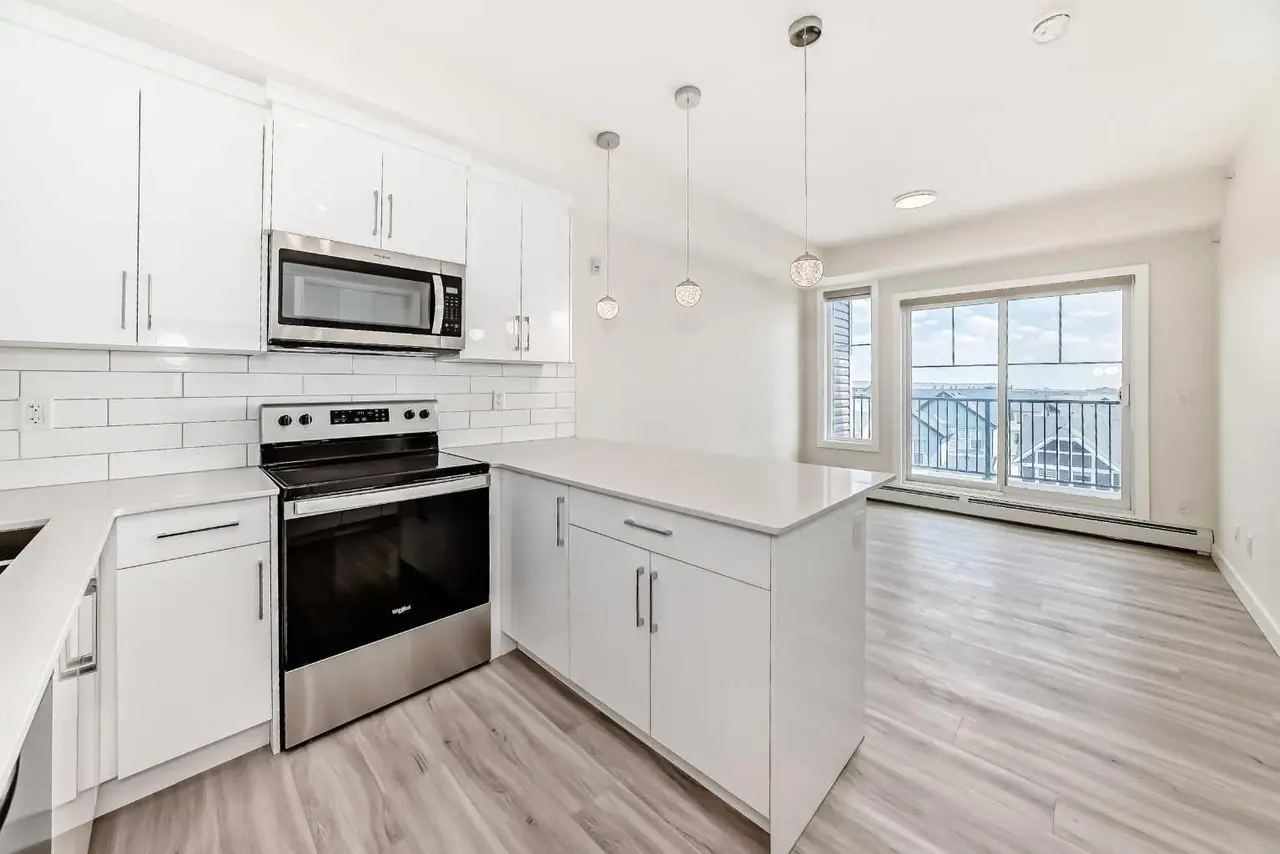 2406, 15 Skyview Point Crescent