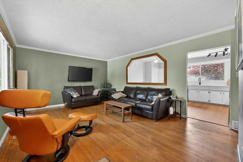 1632 Robson Crescent SE