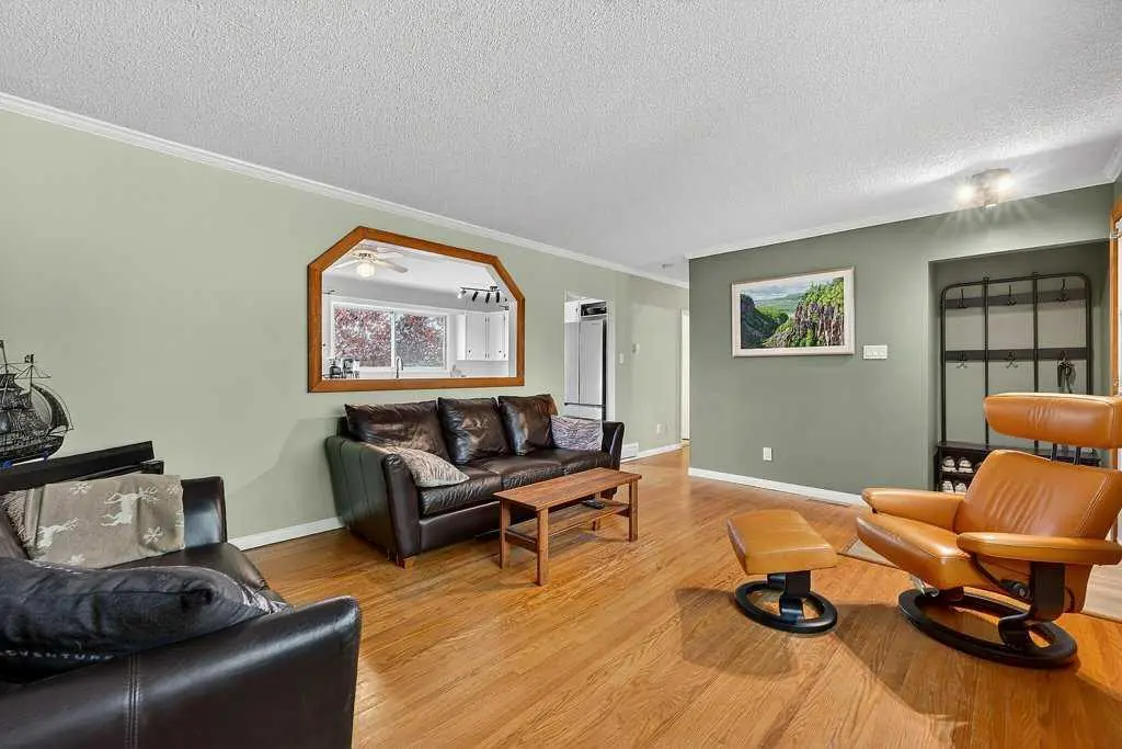 1632 Robson Crescent SE