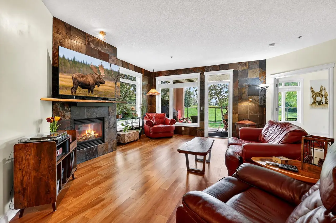 1104, 24 Hemlock Crescent SW