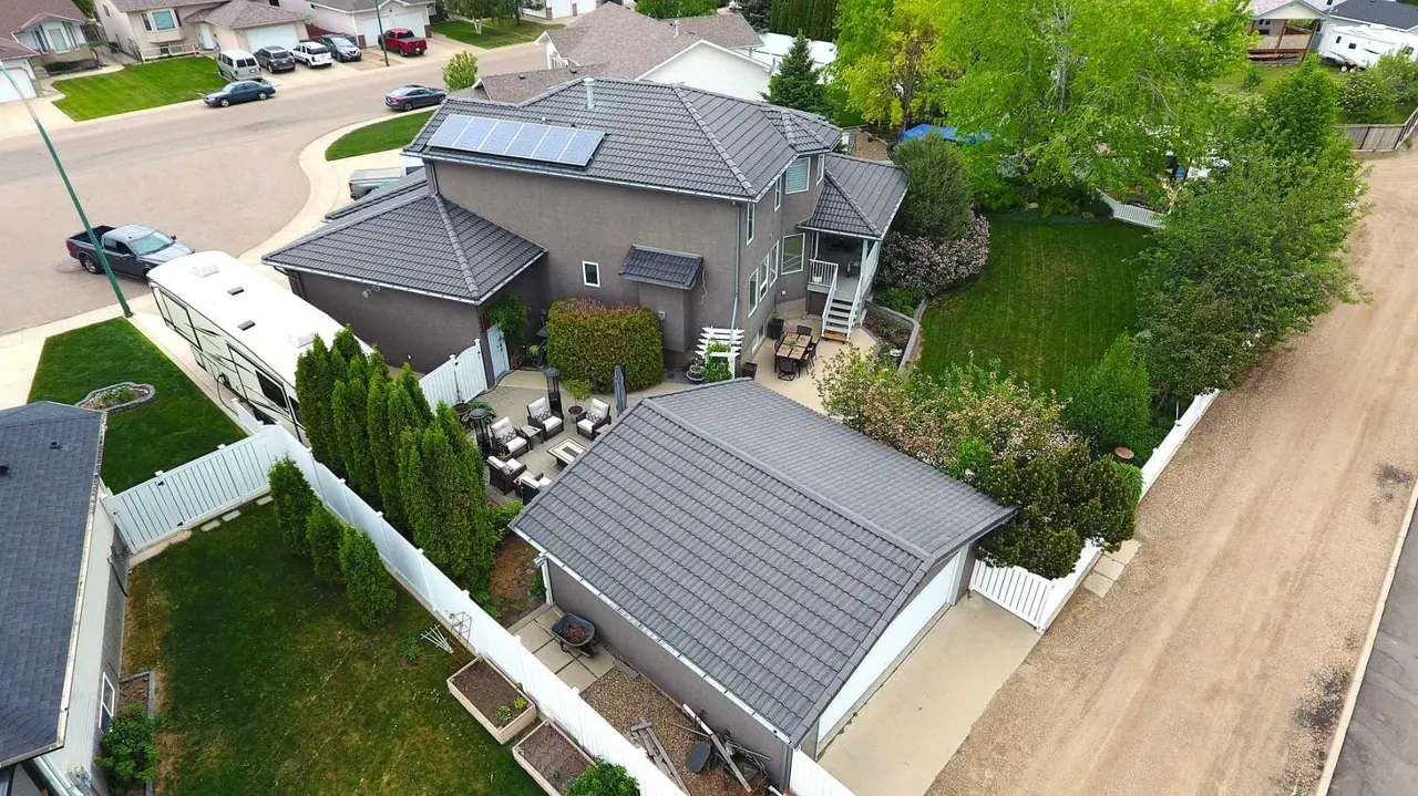 447 Spruce Way SE