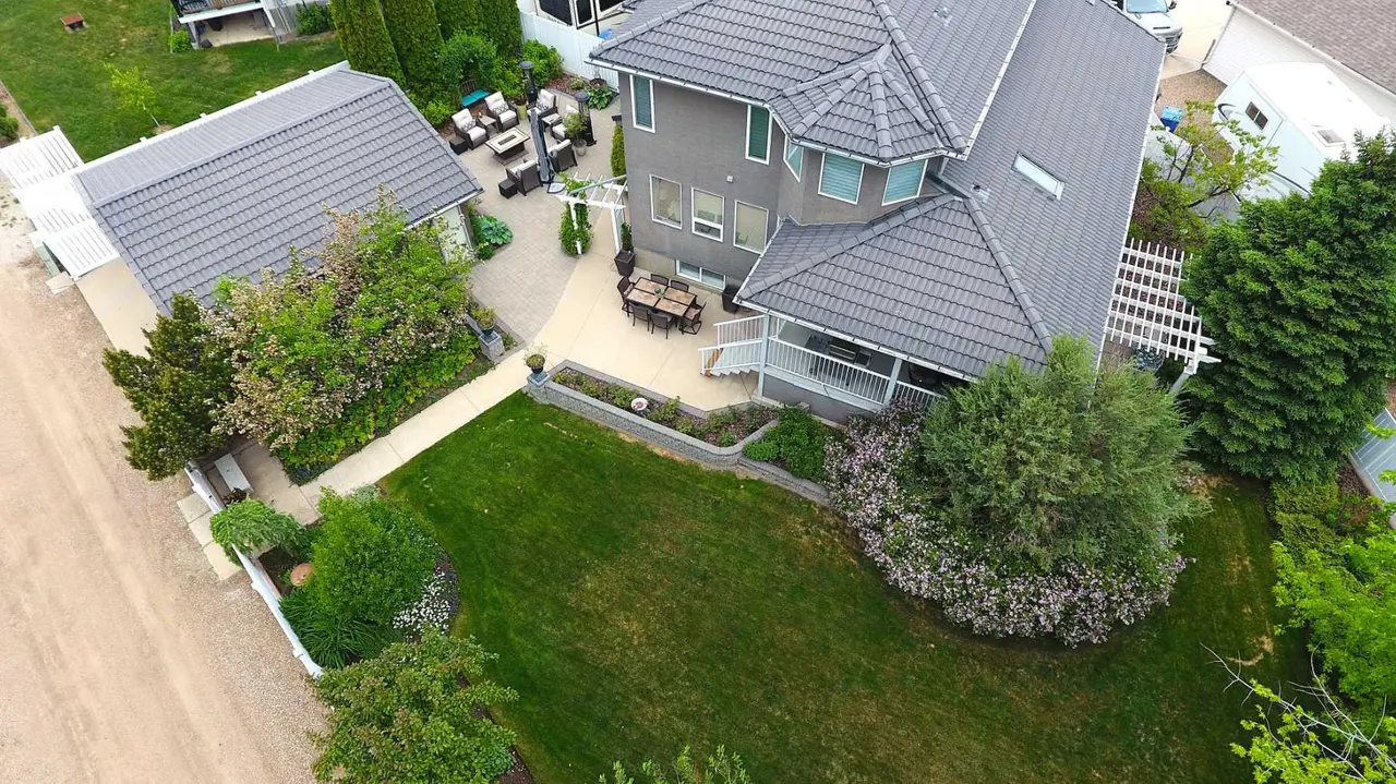 447 Spruce Way SE