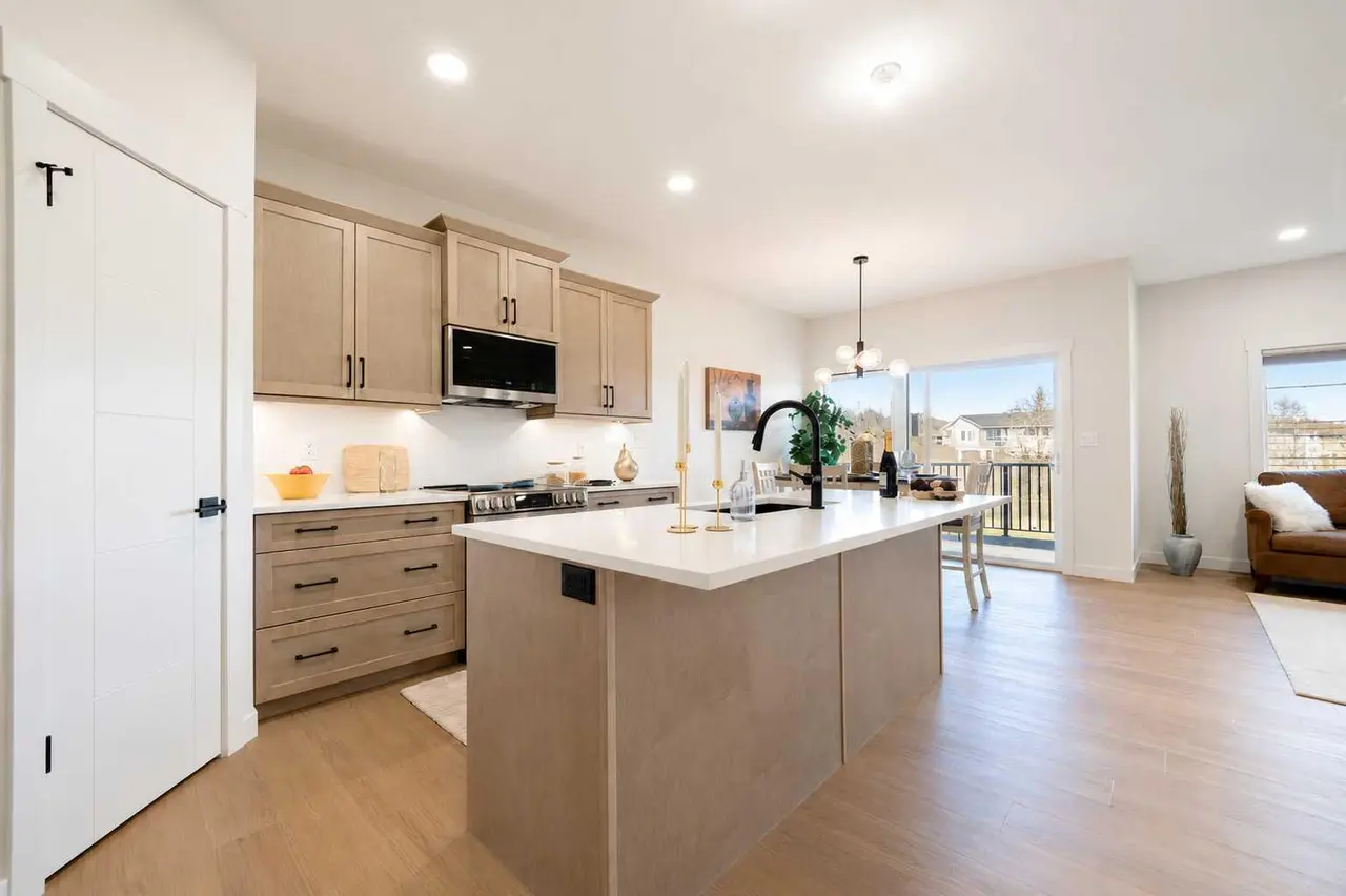 367 Sterling Crescent SE