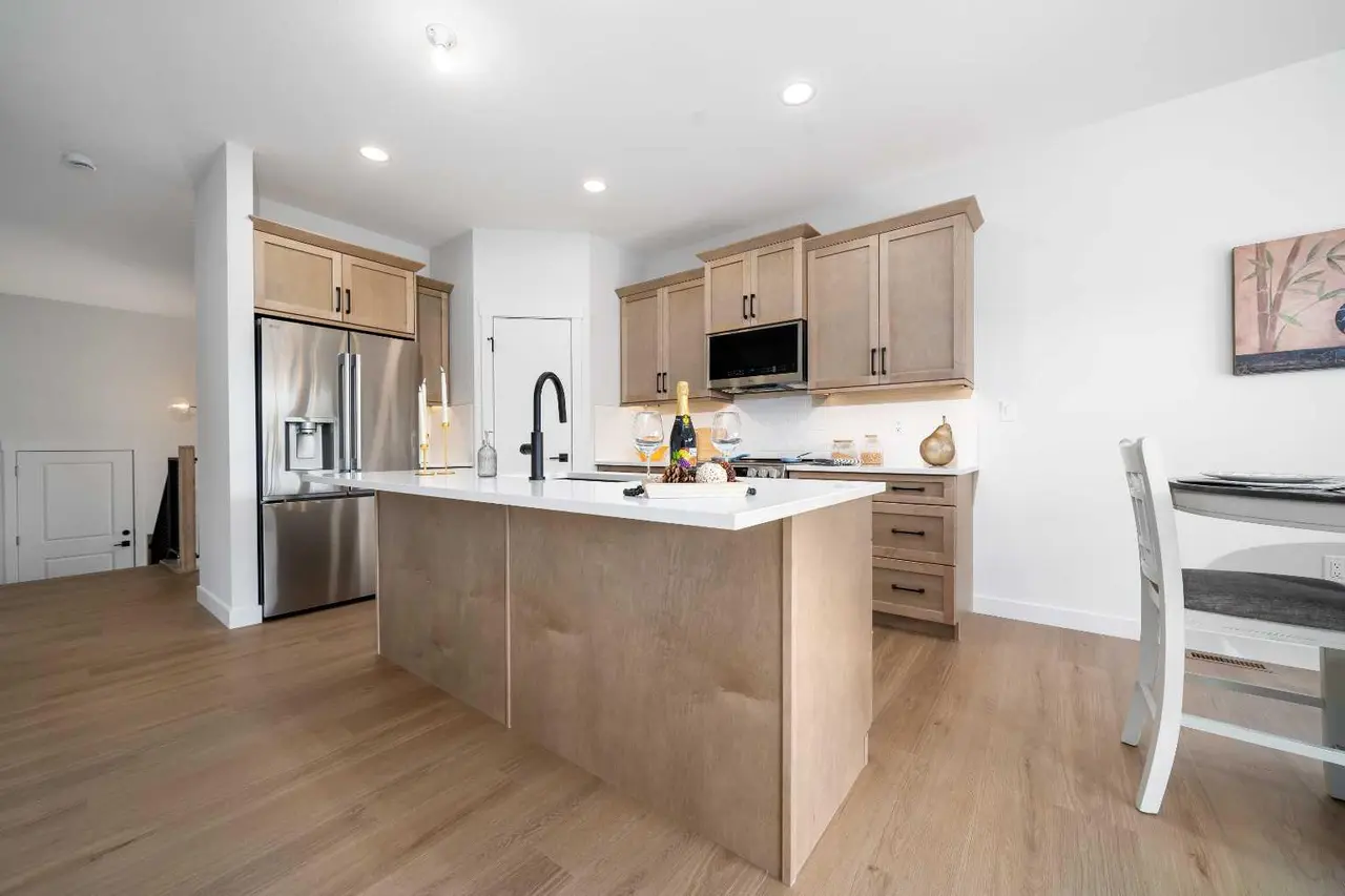 367 Sterling Crescent SE