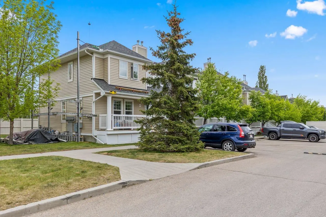 189 Country Village Manor NE