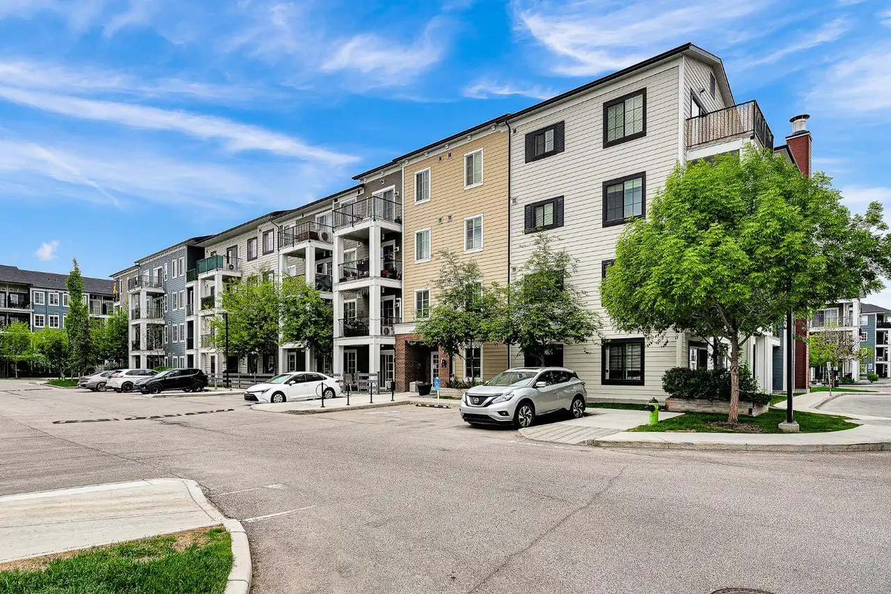 3305, 215 Legacy Boulevard SE